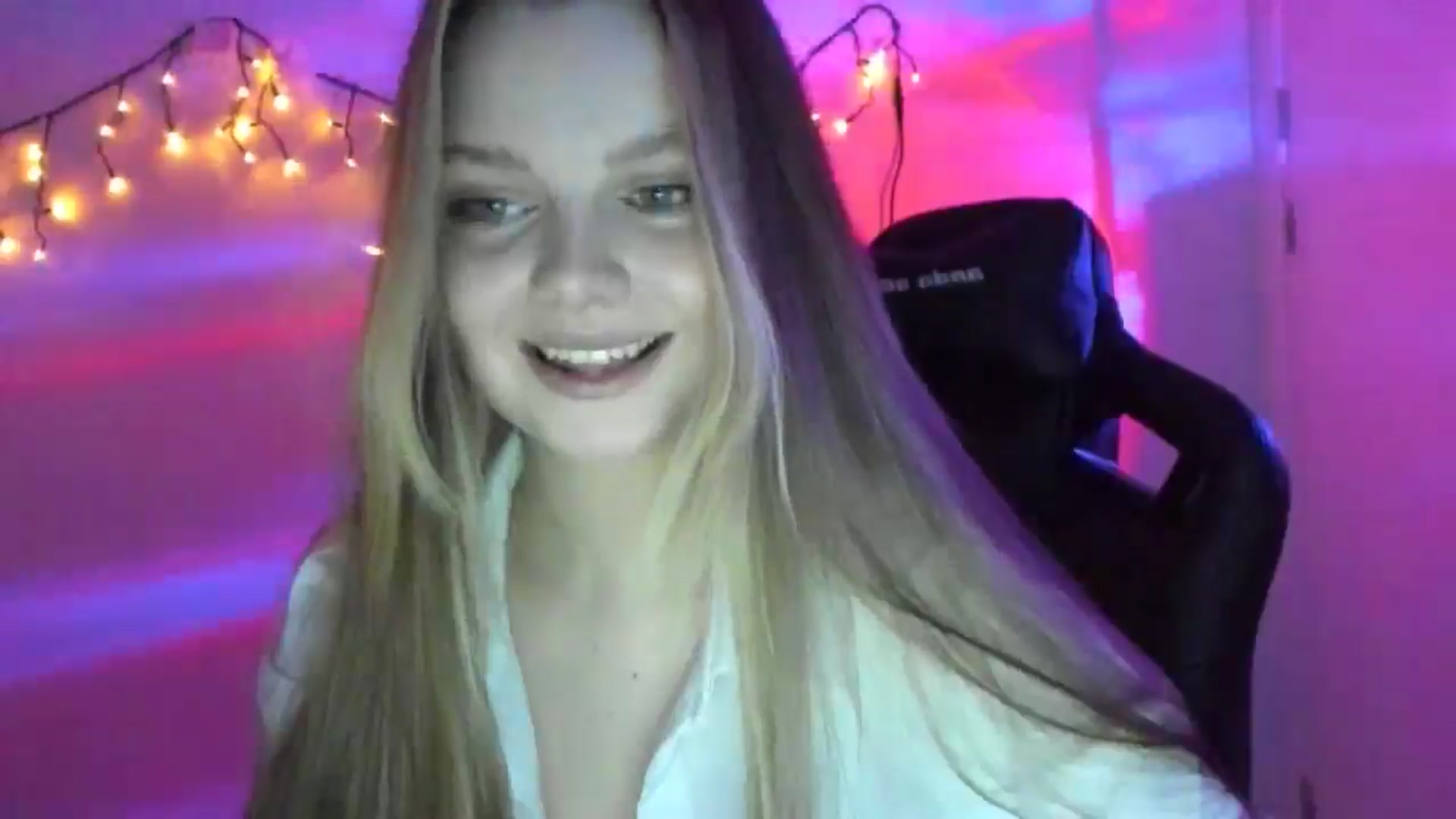 Gallery image thumbnail from Annaneon's myfreecams stream on, 03/20/2026, 18:44 image 3 of 20