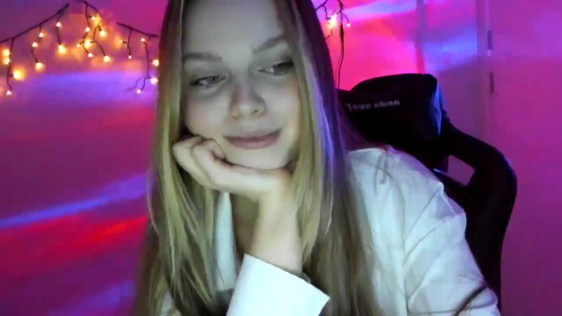 Gallery image thumbnail from Annaneon's myfreecams stream on, 03/20/2026, 18:44 image 18 of 20