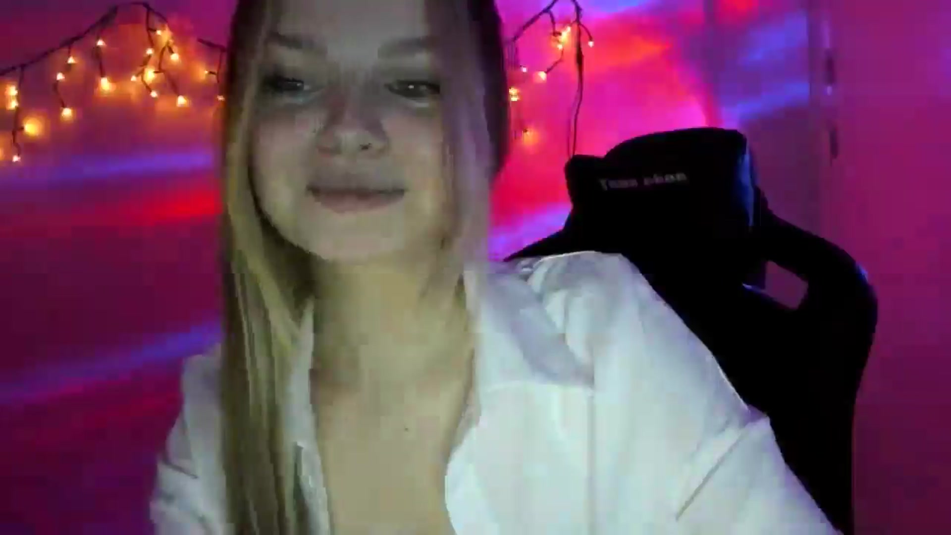 Gallery image thumbnail from Annaneon's myfreecams stream on, 03/20/2026, 18:44 image 12 of 20