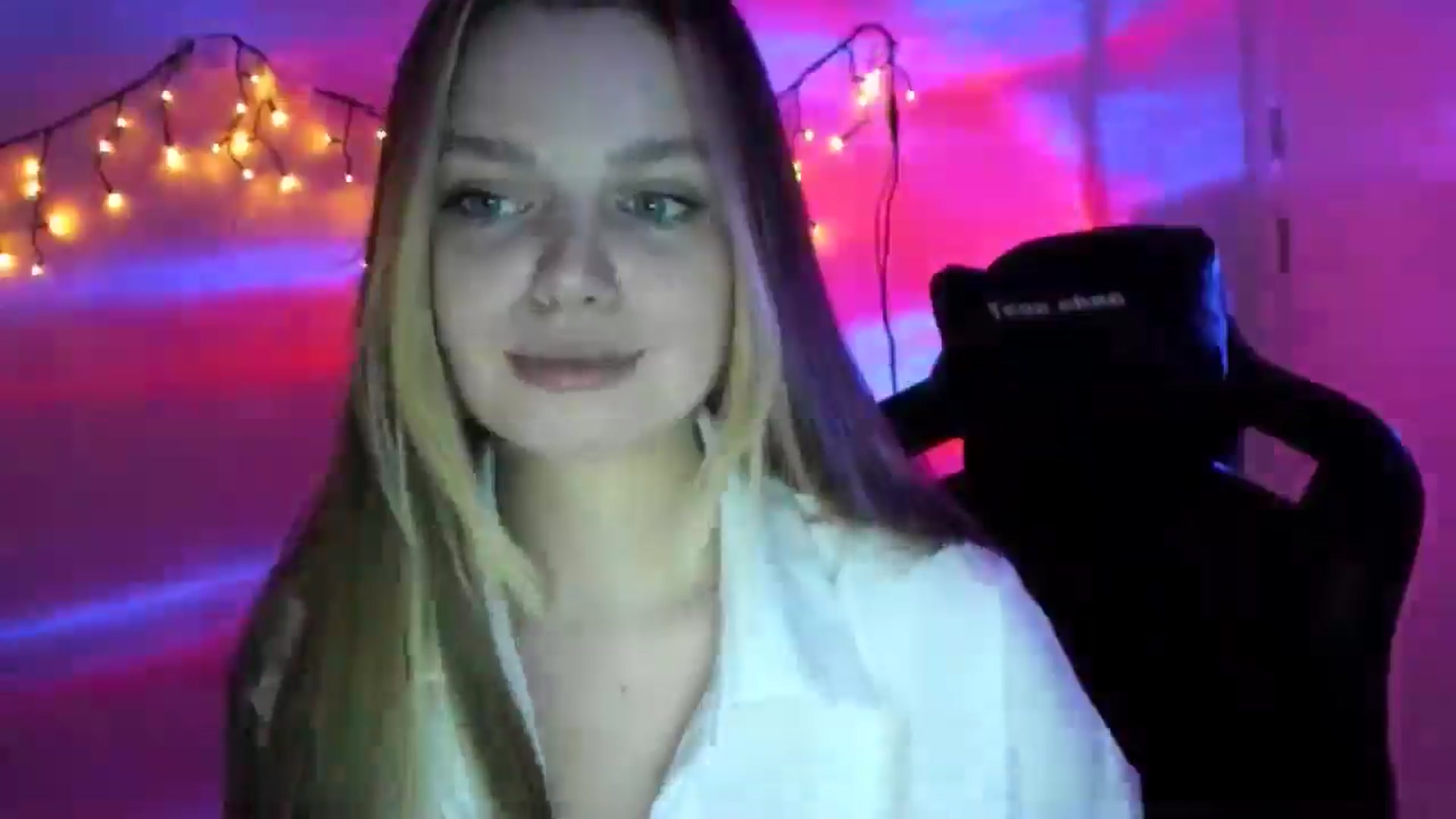 Gallery image thumbnail from Annaneon's myfreecams stream on, 03/20/2026, 18:44 image 7 of 20