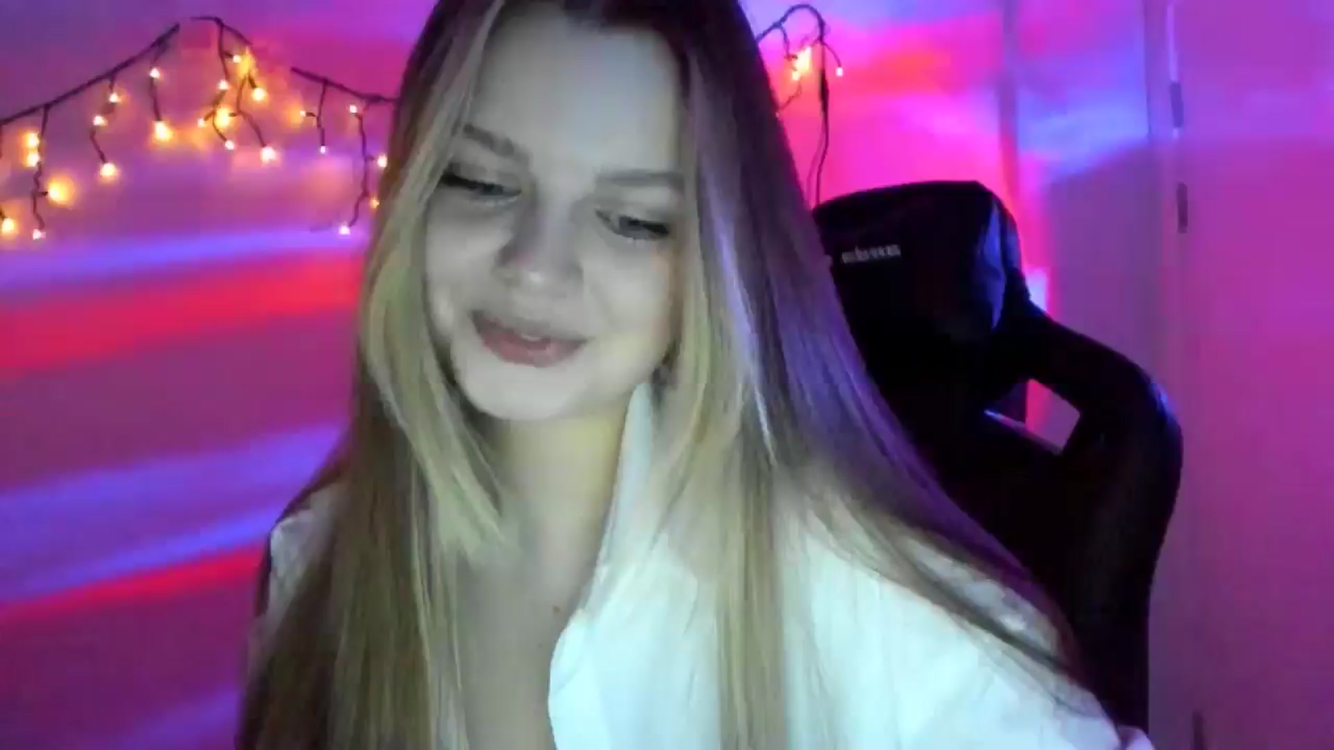 Gallery image thumbnail from Annaneon's myfreecams stream on, 03/20/2026, 18:44 image 1 of 20