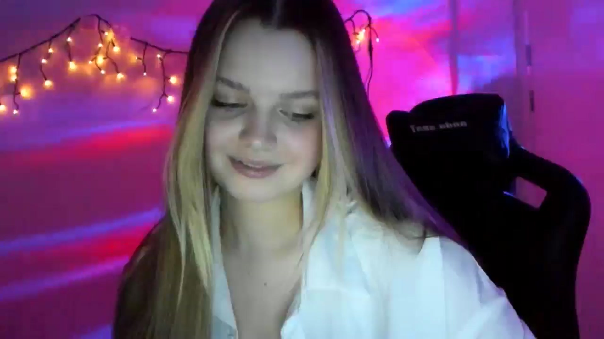 Gallery image thumbnail from Annaneon's myfreecams stream on, 03/20/2026, 18:44 image 8 of 20