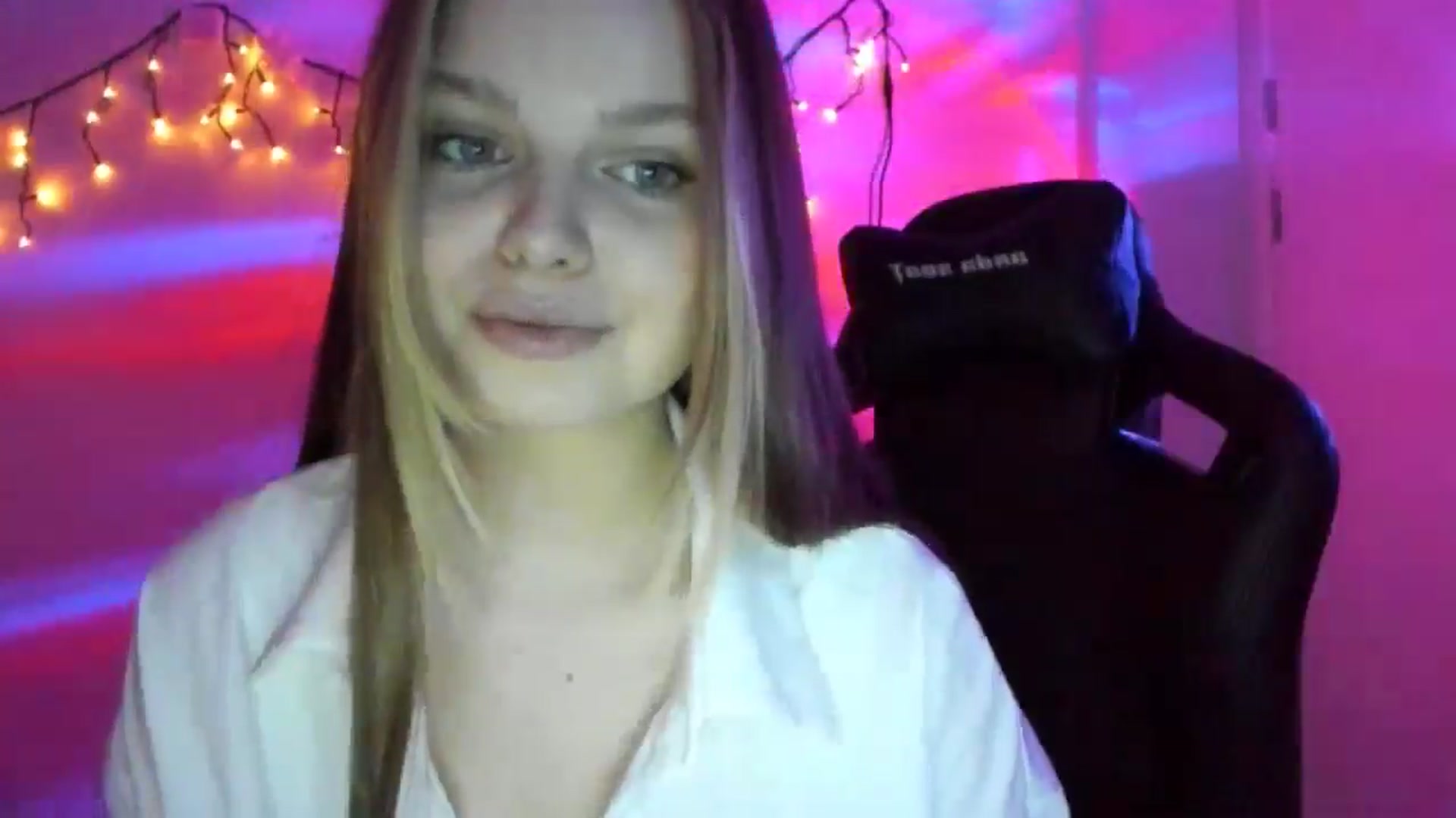 Gallery image thumbnail from Annaneon's myfreecams stream on, 03/20/2026, 18:44 image 15 of 20