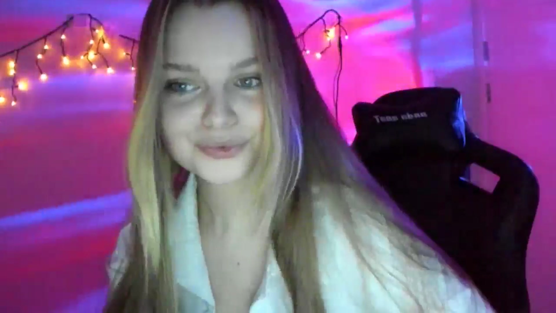Gallery image thumbnail from Annaneon's myfreecams stream on, 03/20/2026, 18:44 image 11 of 20