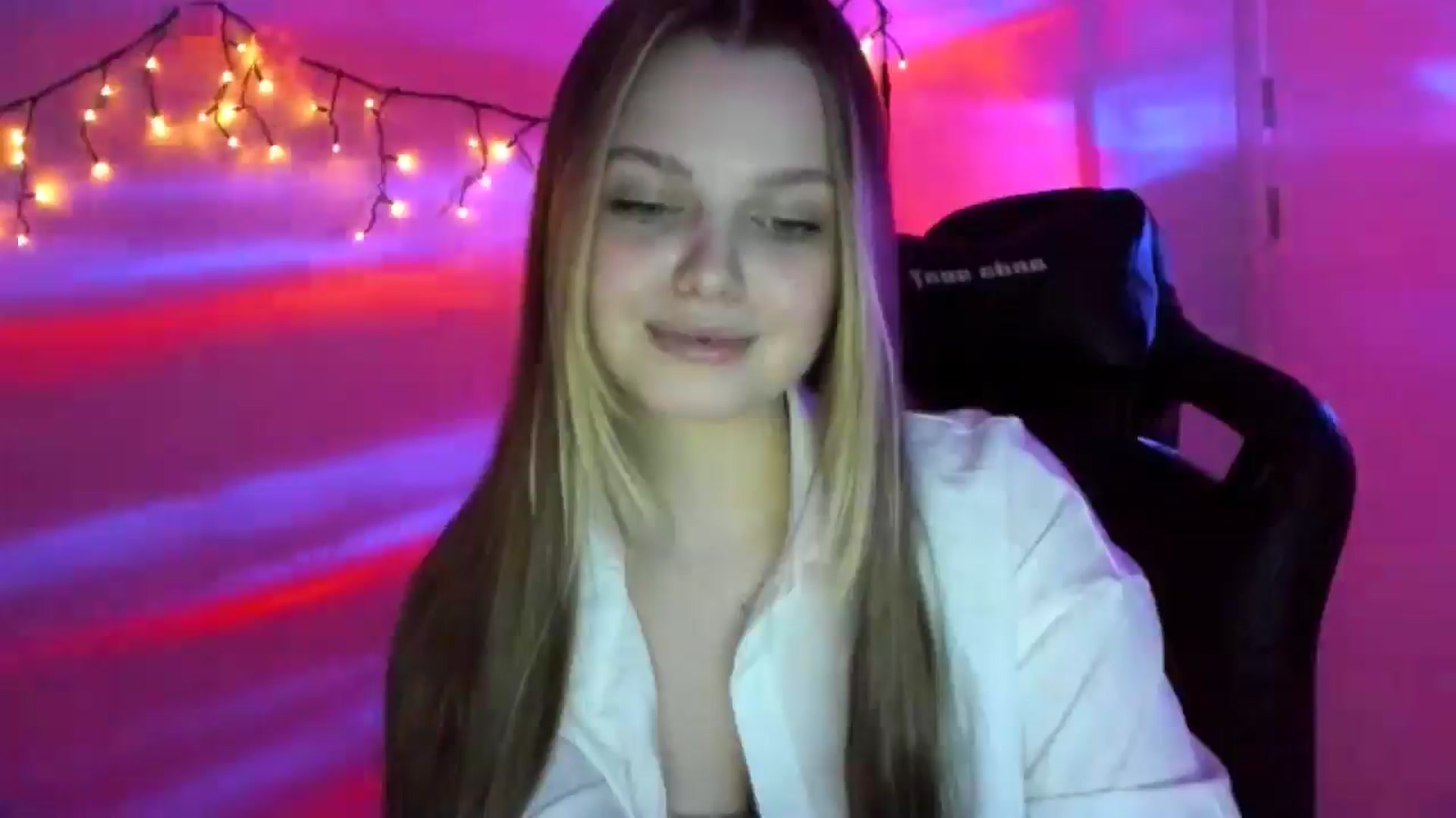Gallery image thumbnail from Annaneon's myfreecams stream on, 03/20/2026, 18:44 image 20 of 20