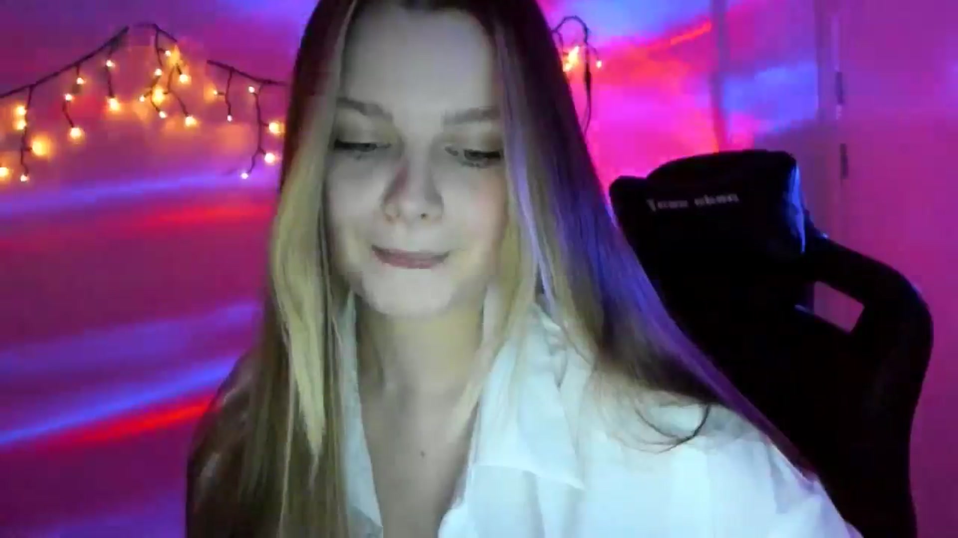 Gallery image thumbnail from Annaneon's myfreecams stream on, 03/20/2026, 18:44 image 10 of 20