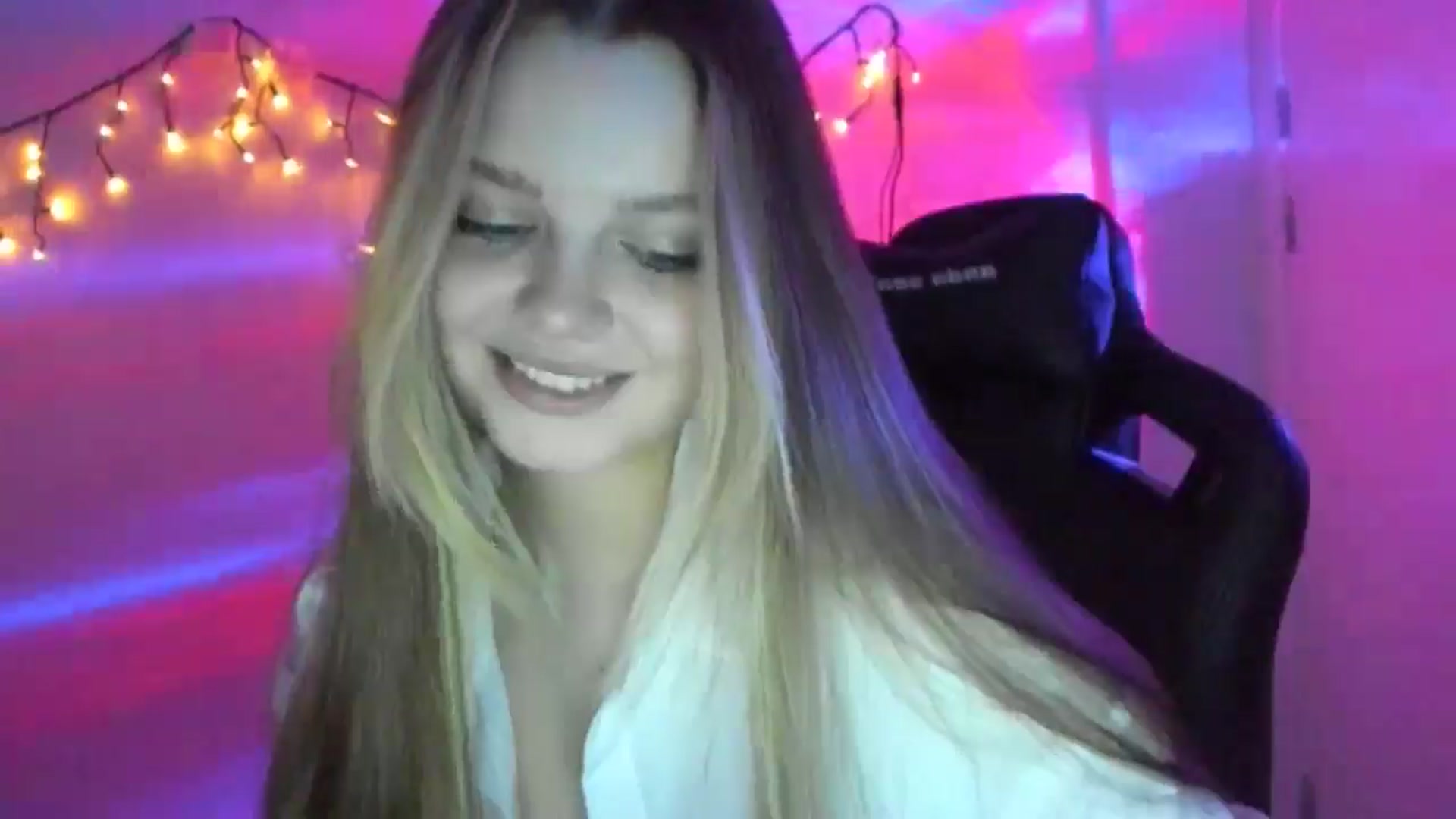 Gallery image thumbnail from Annaneon's myfreecams stream on, 03/20/2026, 18:44 image 2 of 20