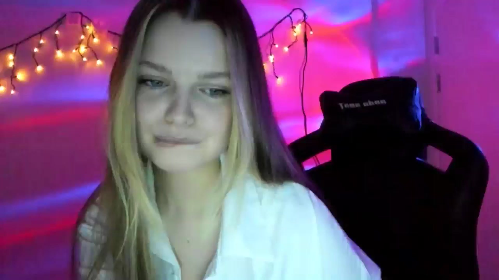 Gallery image thumbnail from Annaneon's myfreecams stream on, 03/20/2026, 18:44 image 6 of 20