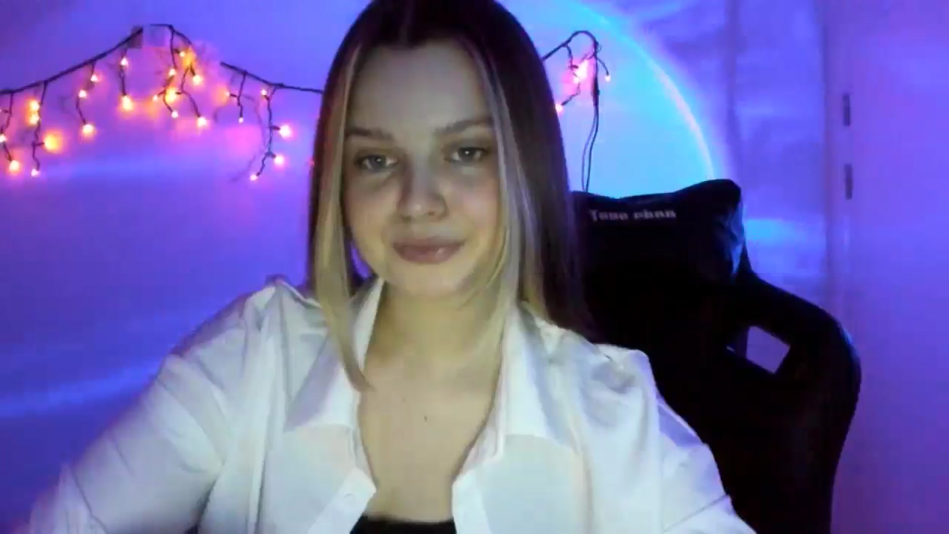 Gallery image thumbnail from Annaneon's myfreecams stream on, 03/21/2026, 18:57 image 3 of 20