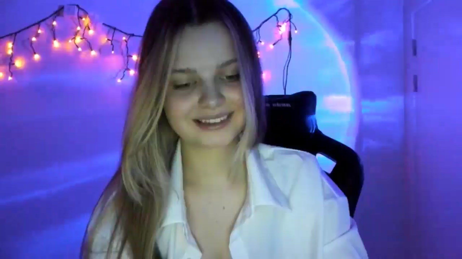 Gallery image thumbnail from Annaneon's myfreecams stream on, 03/21/2026, 18:57 image 19 of 20
