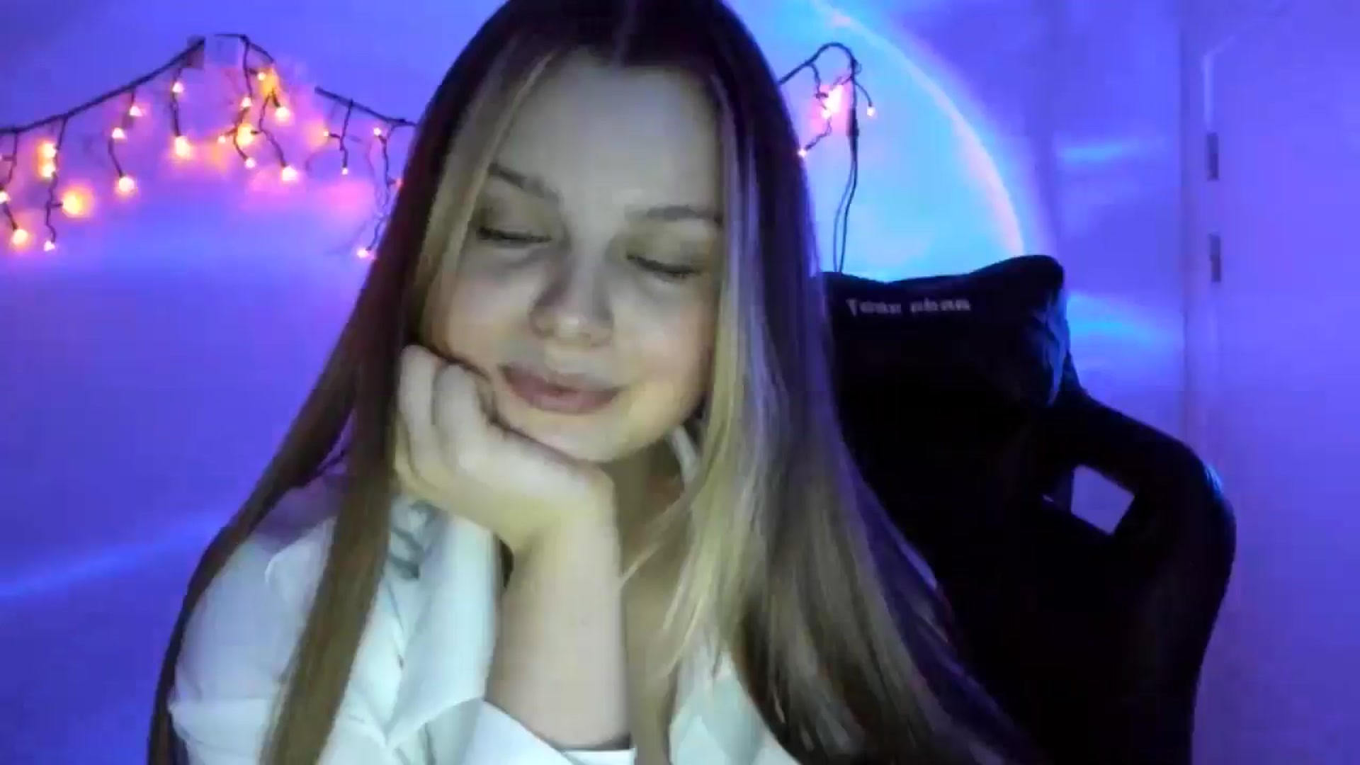 Gallery image thumbnail from Annaneon's myfreecams stream on, 03/21/2026, 18:57 image 5 of 20