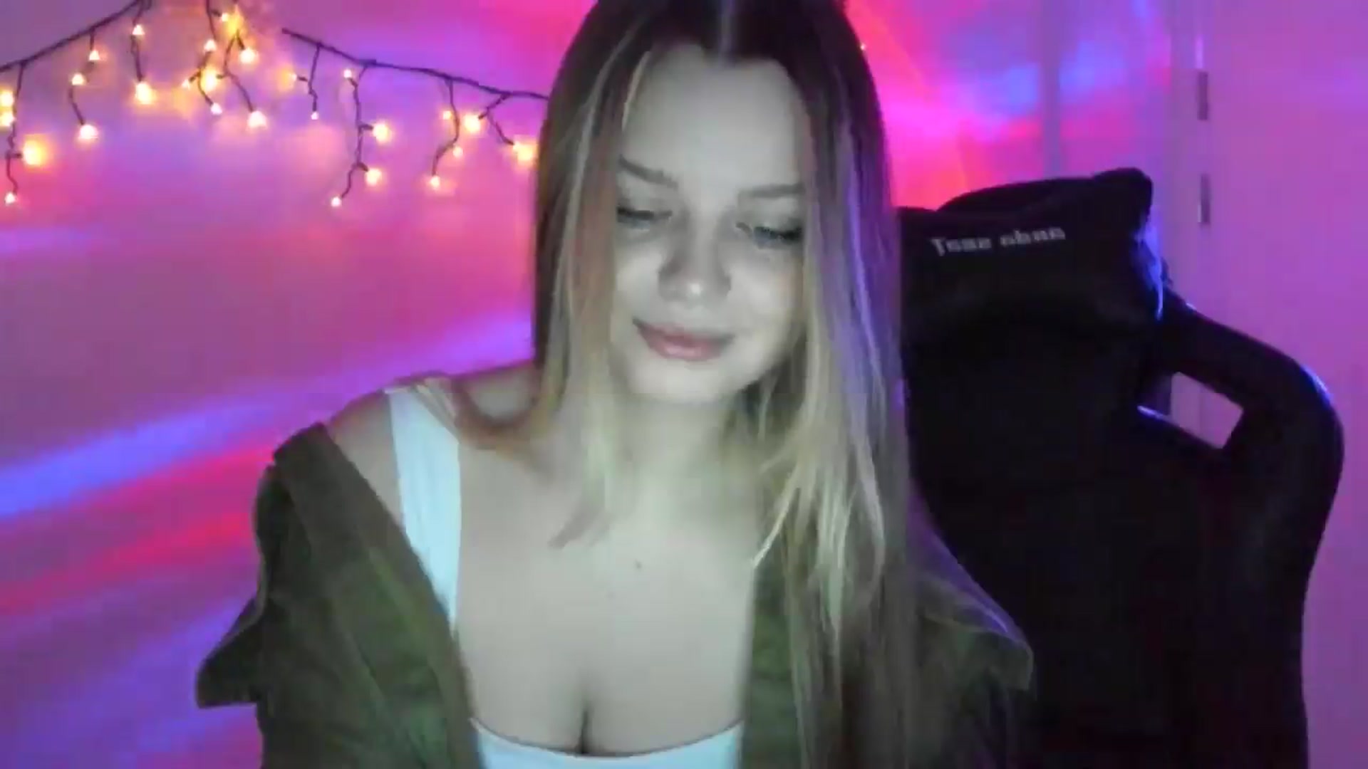 Gallery image thumbnail from Annaneon's myfreecams stream on, 03/22/2026, 15:06 image 5 of 20