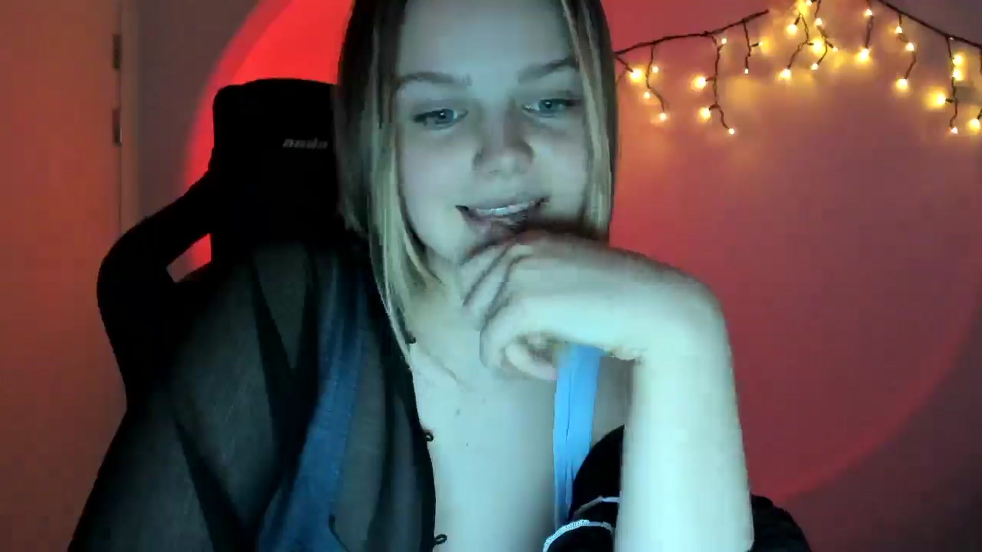 Gallery image thumbnail from Annaneon's myfreecams stream on, 04/05/2026, 17:42 image 16 of 20