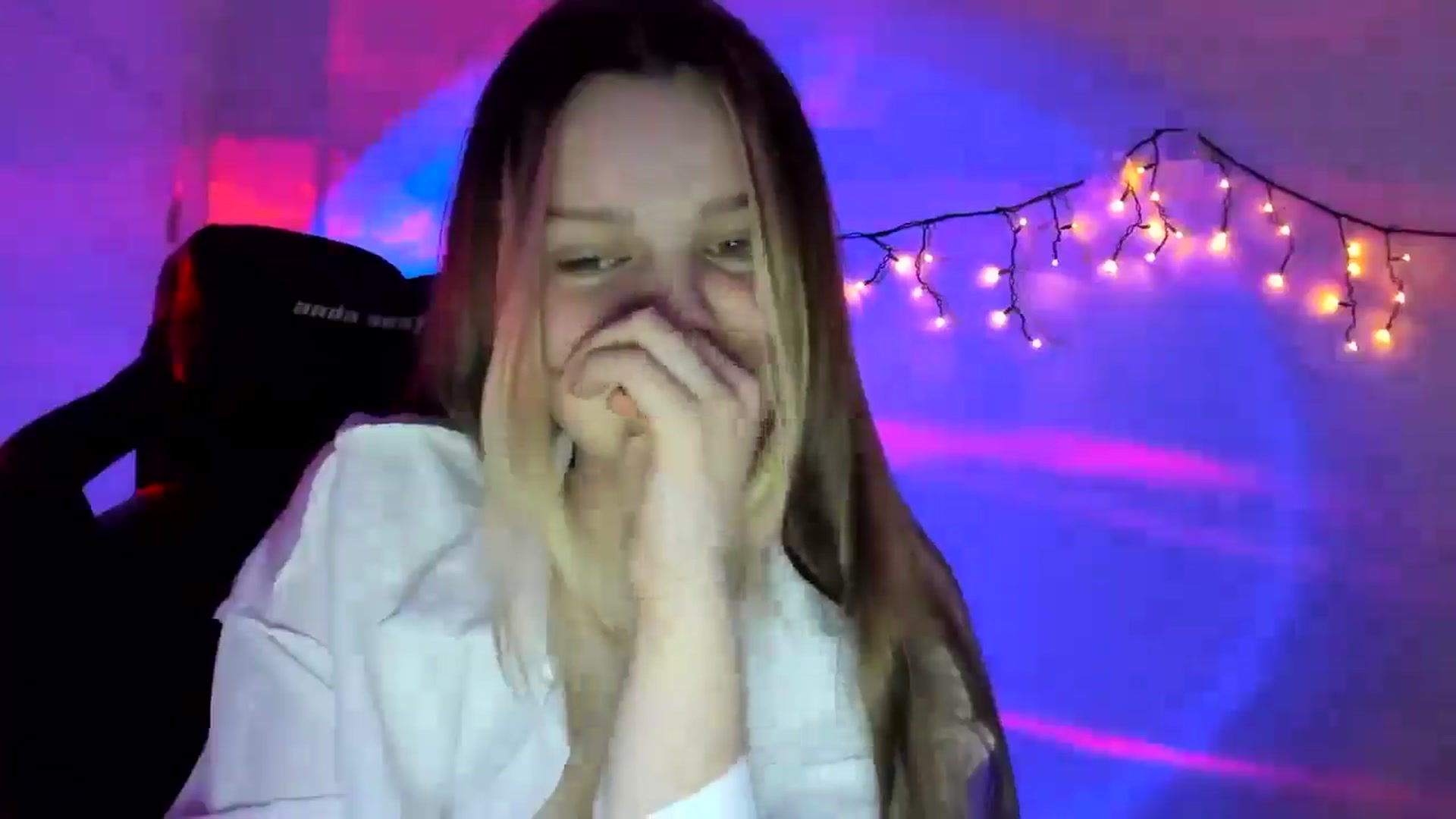 Gallery image thumbnail from Annaneon's myfreecams stream on, 04/06/2026, 17:13 image 4 of 20