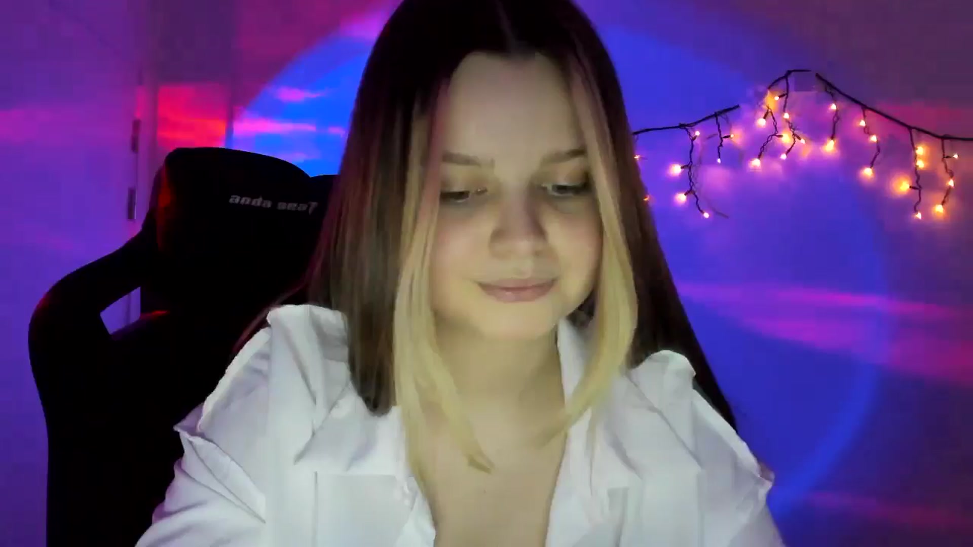 Gallery image thumbnail from Annaneon's myfreecams stream on, 04/06/2026, 17:13 image 14 of 20