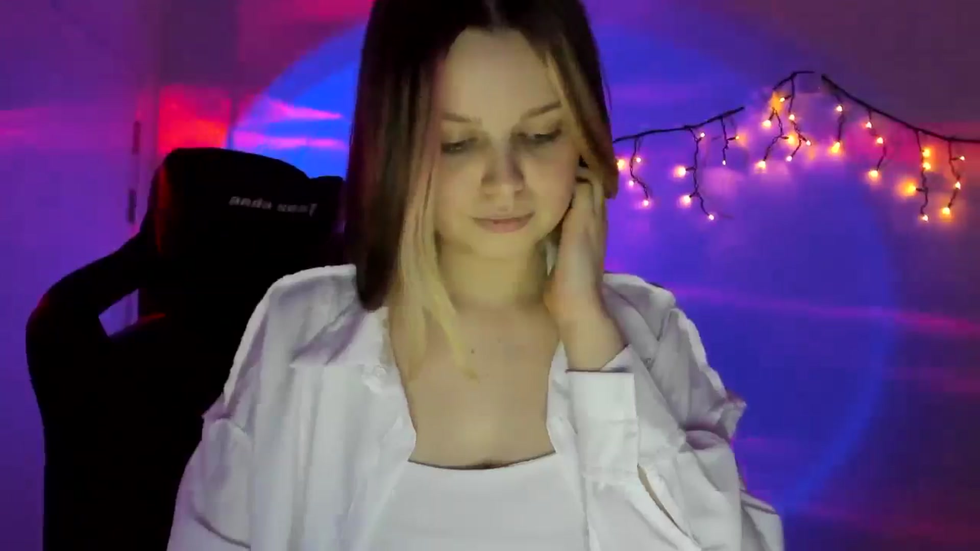 Gallery image thumbnail from Annaneon's myfreecams stream on, 04/06/2026, 17:13 image 13 of 20