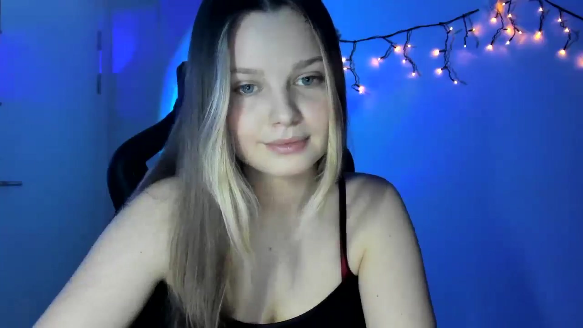 Gallery image thumbnail from Annaneon's myfreecams stream on, 04/19/2026, 22:19 image 2 of 20
