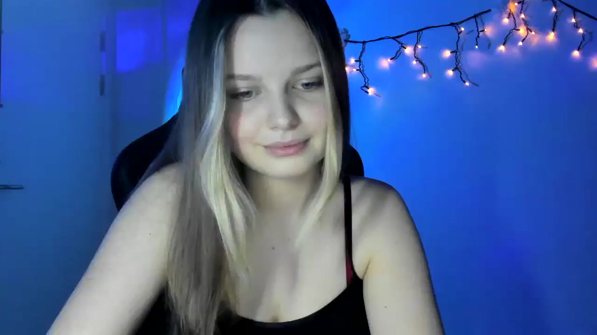 Gallery image thumbnail from Annaneon's myfreecams stream on, 04/19/2026, 22:19 image 1 of 20