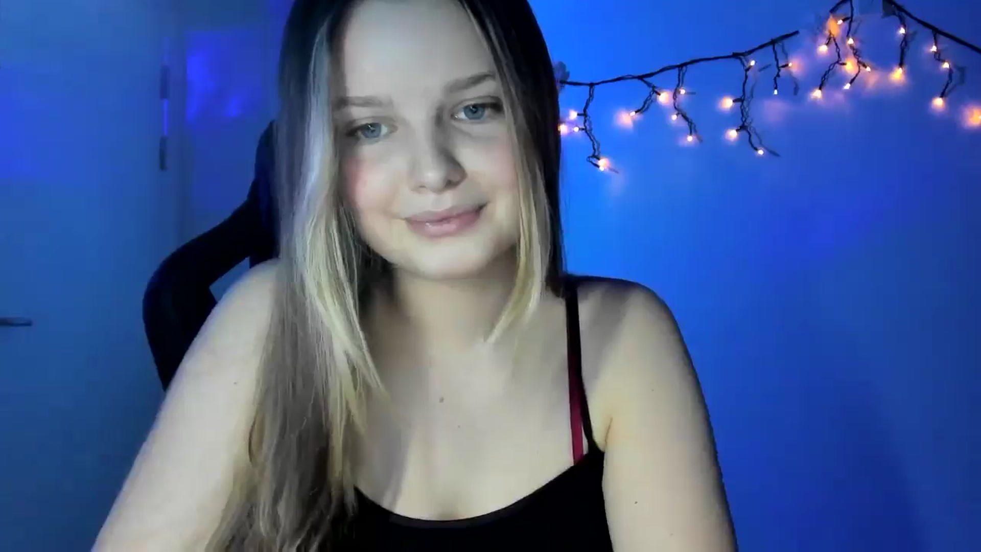 Gallery image thumbnail from Annaneon's myfreecams stream on, 04/19/2026, 22:19 image 14 of 20