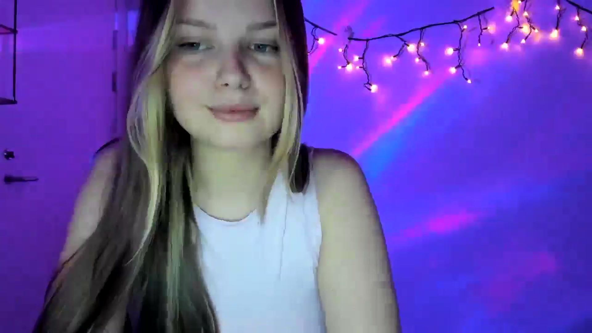 Gallery image thumbnail from Annaneon's myfreecams stream on, 04/21/2026, 20:15 image 15 of 20