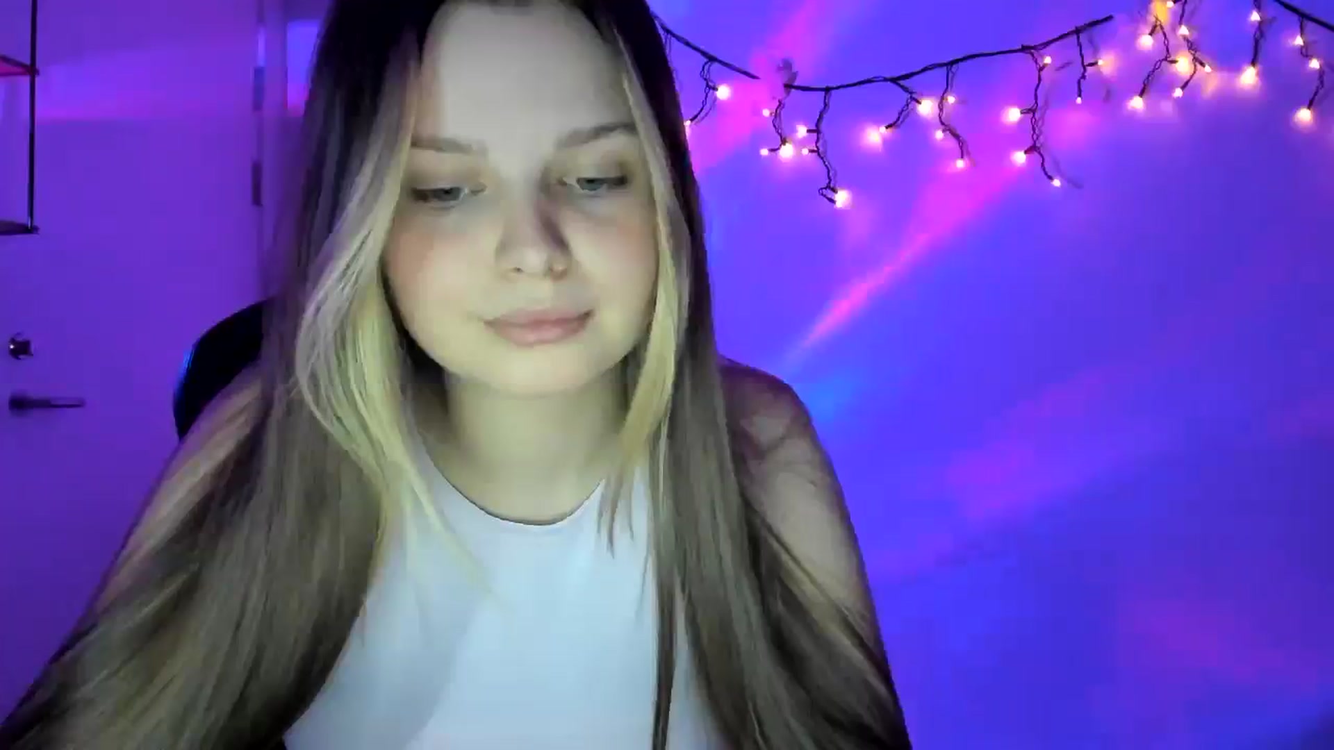 Gallery image thumbnail from Annaneon's myfreecams stream on, 04/21/2026, 20:15 image 4 of 20