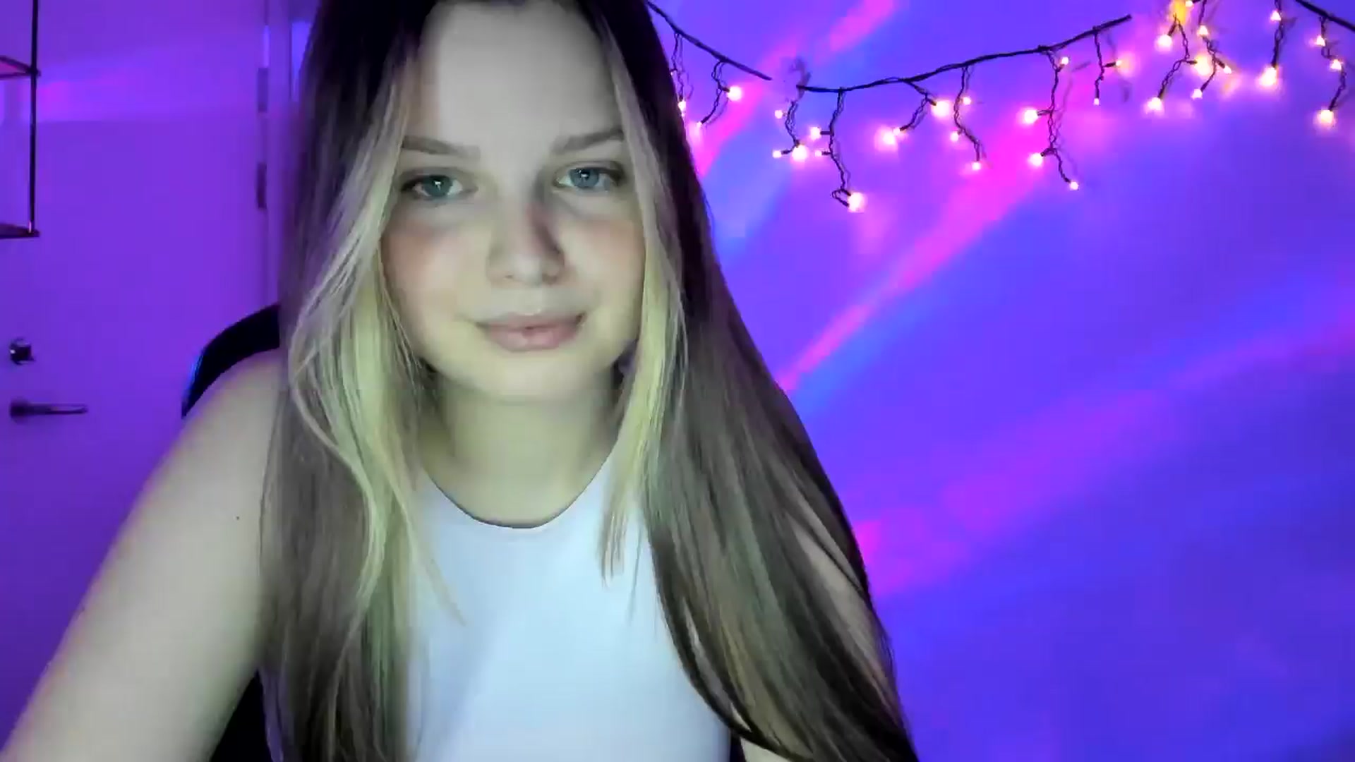 Gallery image thumbnail from Annaneon's myfreecams stream on, 04/21/2026, 20:15 image 10 of 20