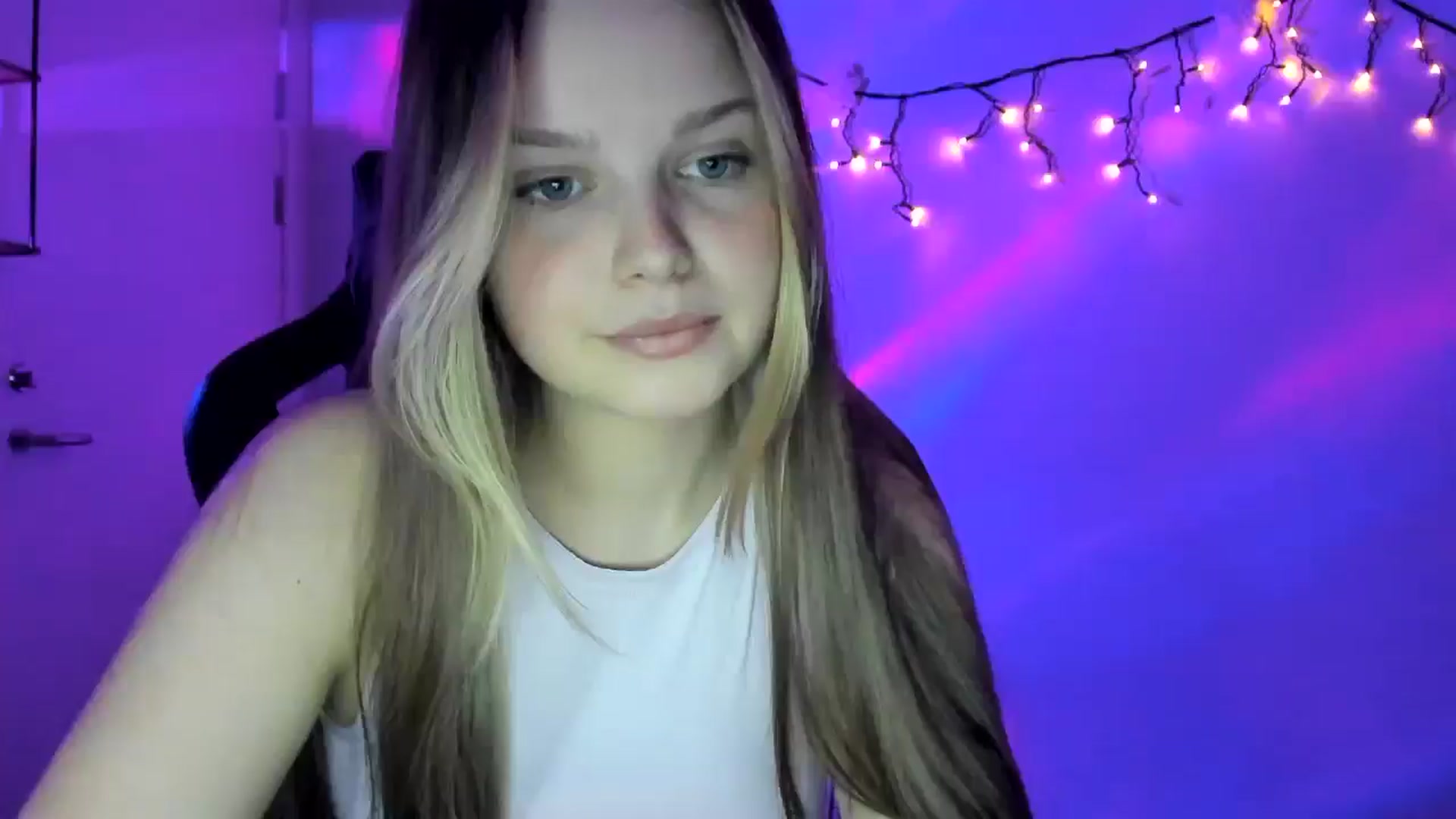 Gallery image thumbnail from Annaneon's myfreecams stream on, 04/21/2026, 20:15 image 1 of 20