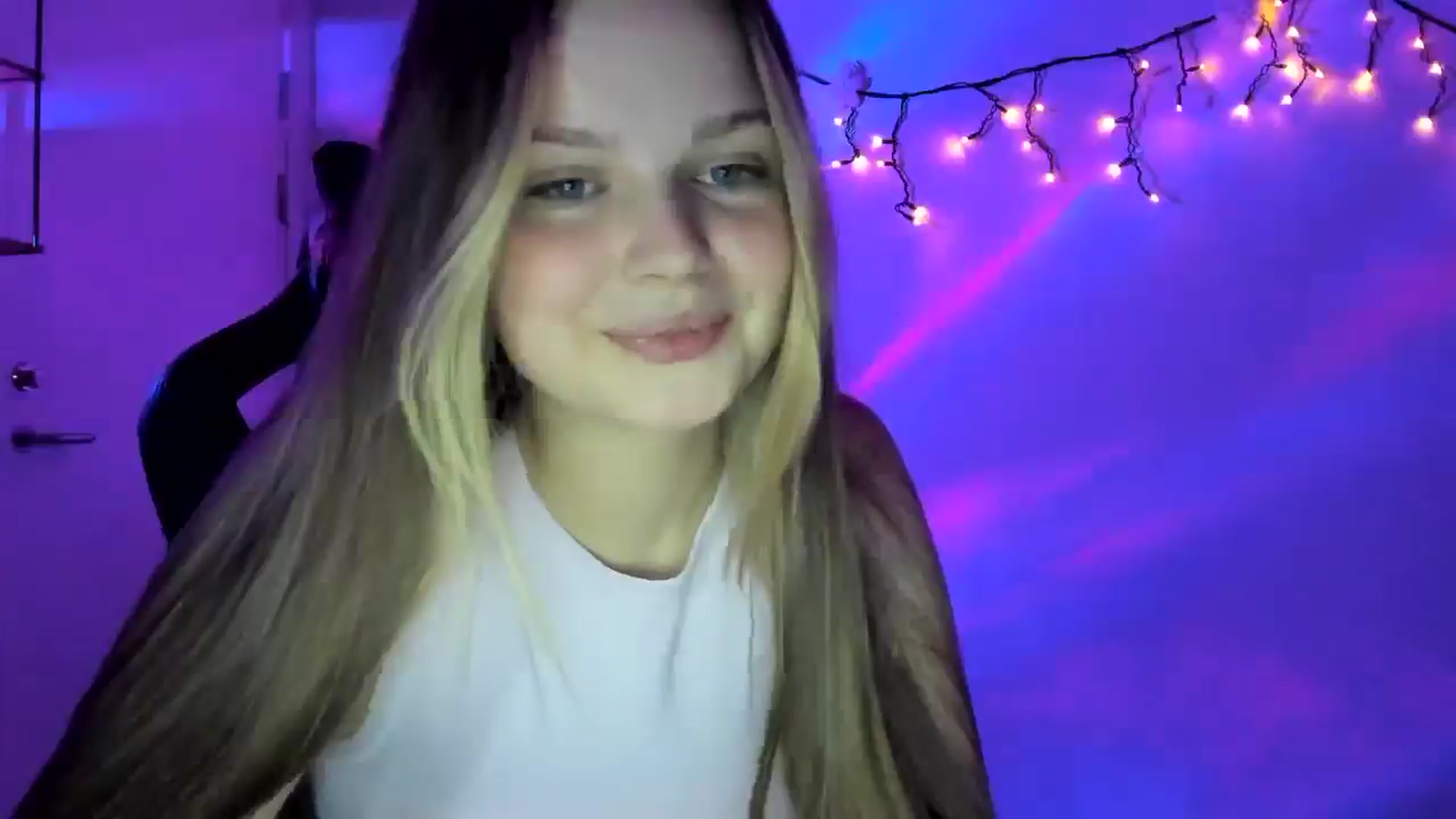 Gallery image thumbnail from Annaneon's myfreecams stream on, 04/21/2026, 20:15 image 3 of 20