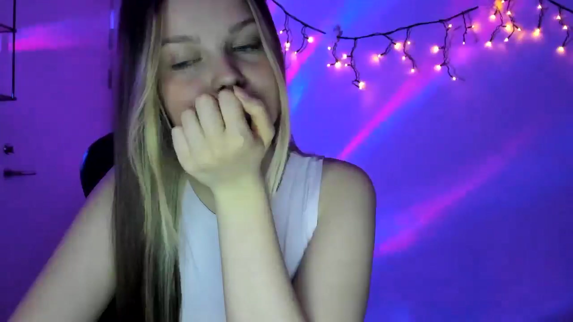 Gallery image thumbnail from Annaneon's myfreecams stream on, 04/21/2026, 20:15 image 11 of 20