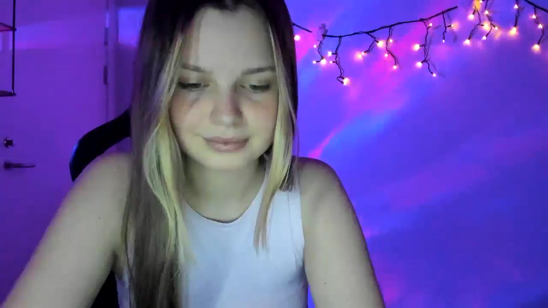 Gallery image thumbnail from Annaneon's myfreecams stream on, 04/21/2026, 20:15 image 13 of 20