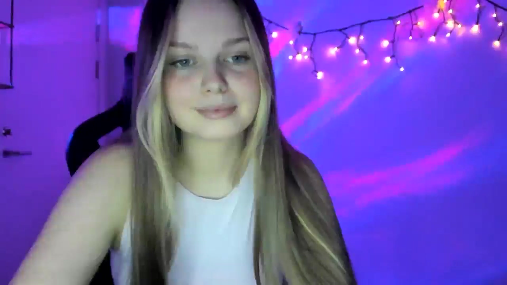 Gallery image thumbnail from Annaneon's myfreecams stream on, 04/21/2026, 20:15 image 8 of 20