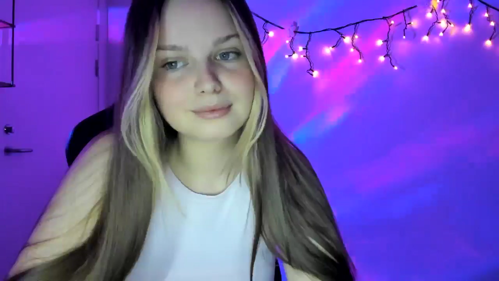 Gallery image thumbnail from Annaneon's myfreecams stream on, 04/21/2026, 20:15 image 5 of 20