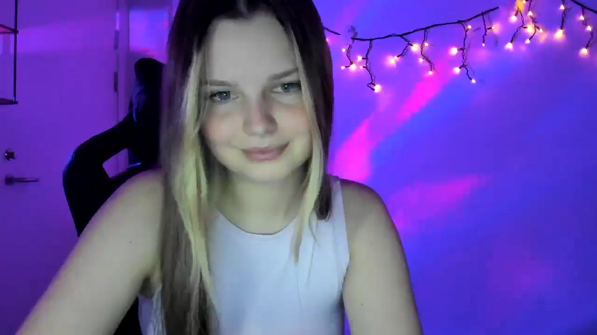 Gallery image thumbnail from Annaneon's myfreecams stream on, 04/21/2026, 20:46 image 8 of 20