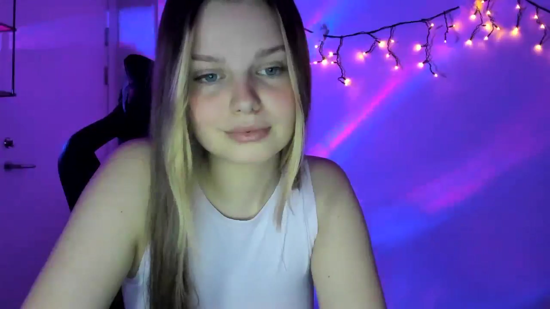 Gallery image thumbnail from Annaneon's myfreecams stream on, 04/21/2026, 20:46 image 5 of 20