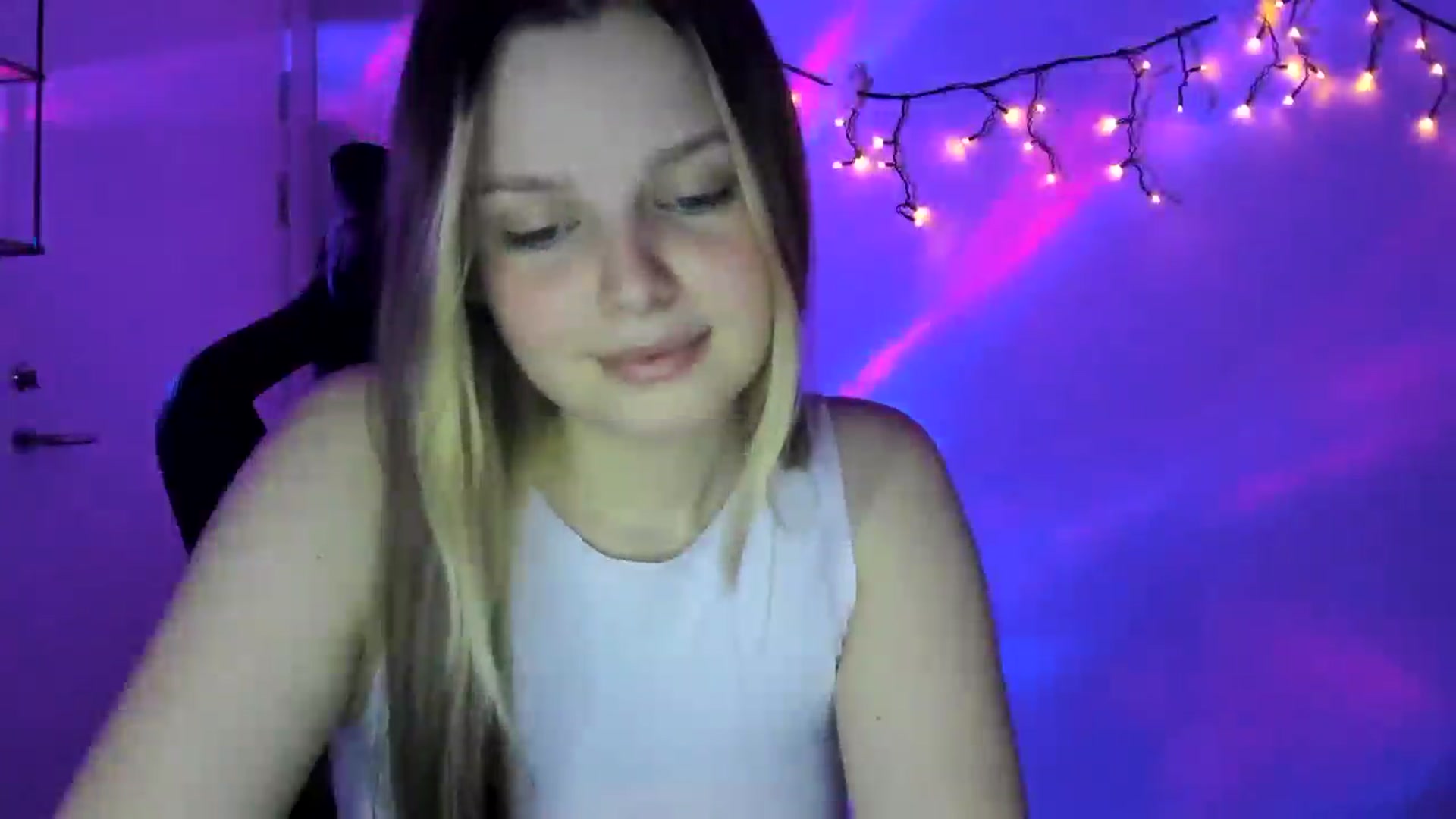 Gallery image thumbnail from Annaneon's myfreecams stream on, 04/21/2026, 20:46 image 3 of 20