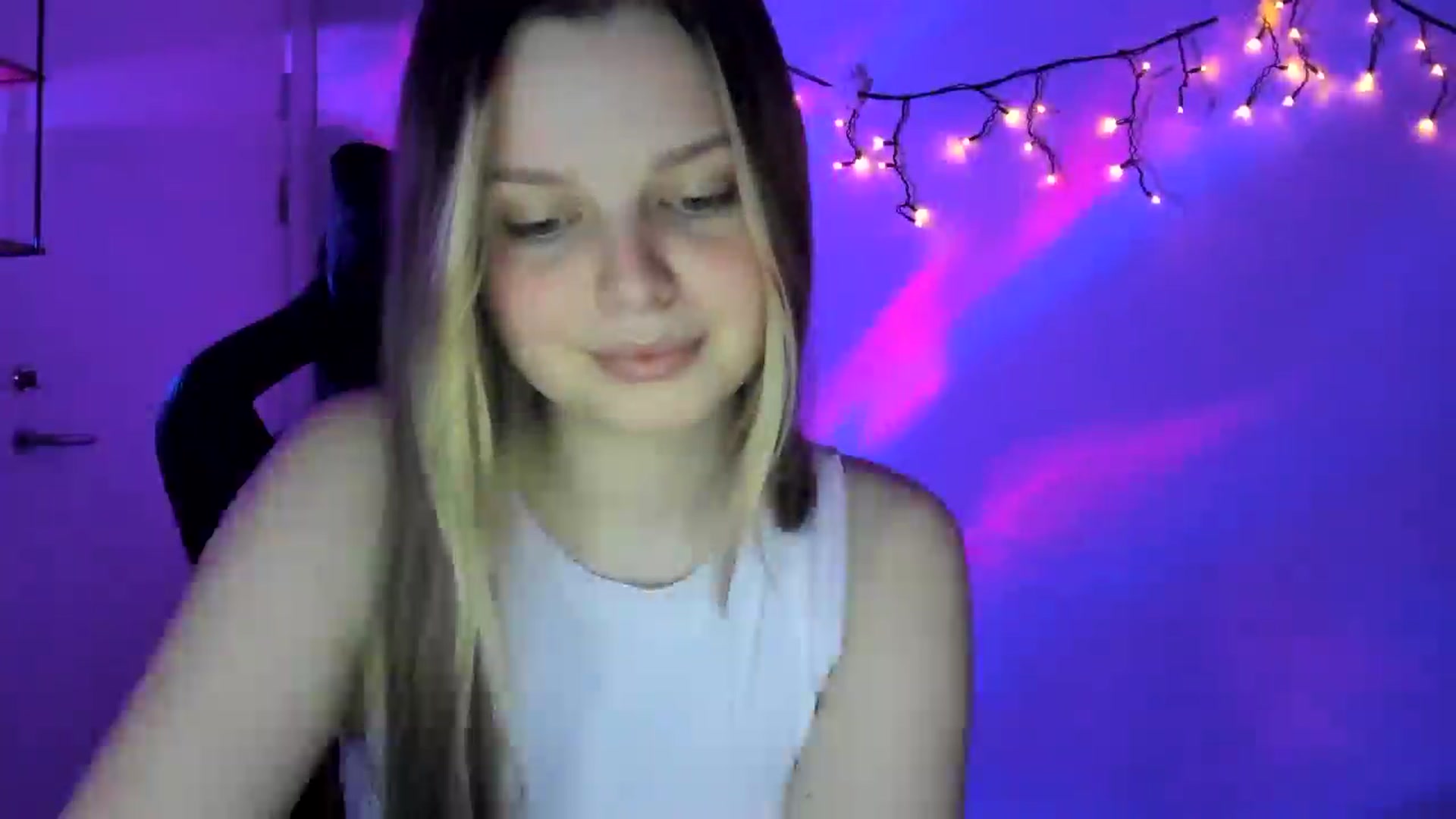 Gallery image thumbnail from Annaneon's myfreecams stream on, 04/21/2026, 20:46 image 6 of 20