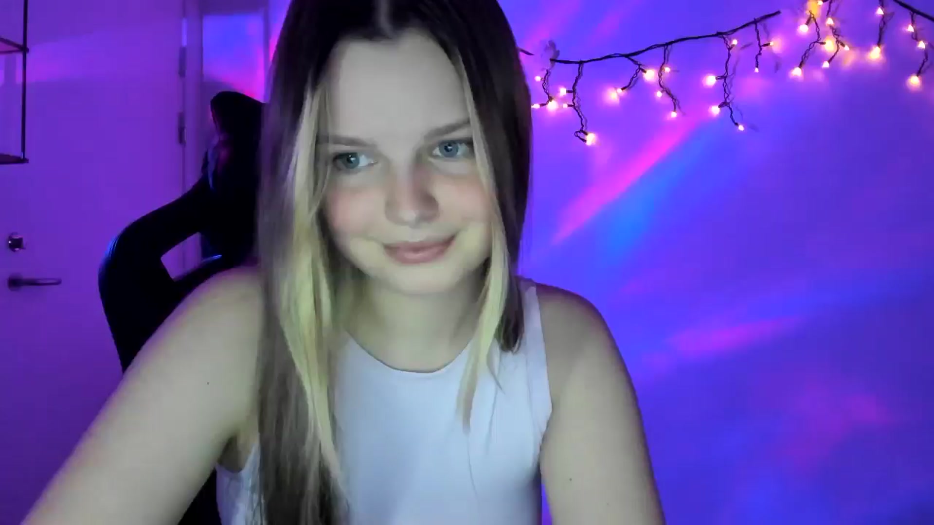 Gallery image thumbnail from Annaneon's myfreecams stream on, 04/21/2026, 20:46 image 9 of 20