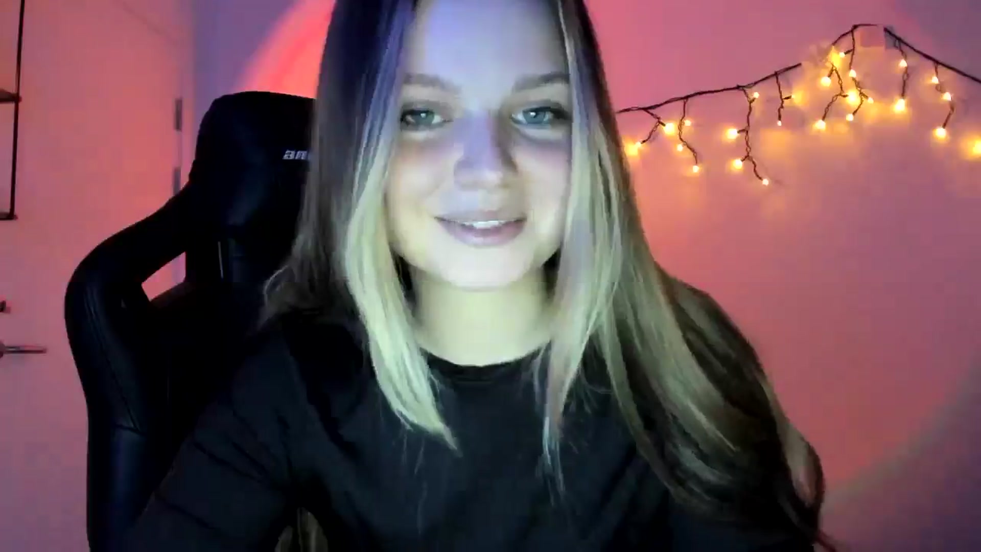 Gallery image thumbnail from Annaneon's myfreecams stream on, 04/22/2026, 19:06 image 20 of 20