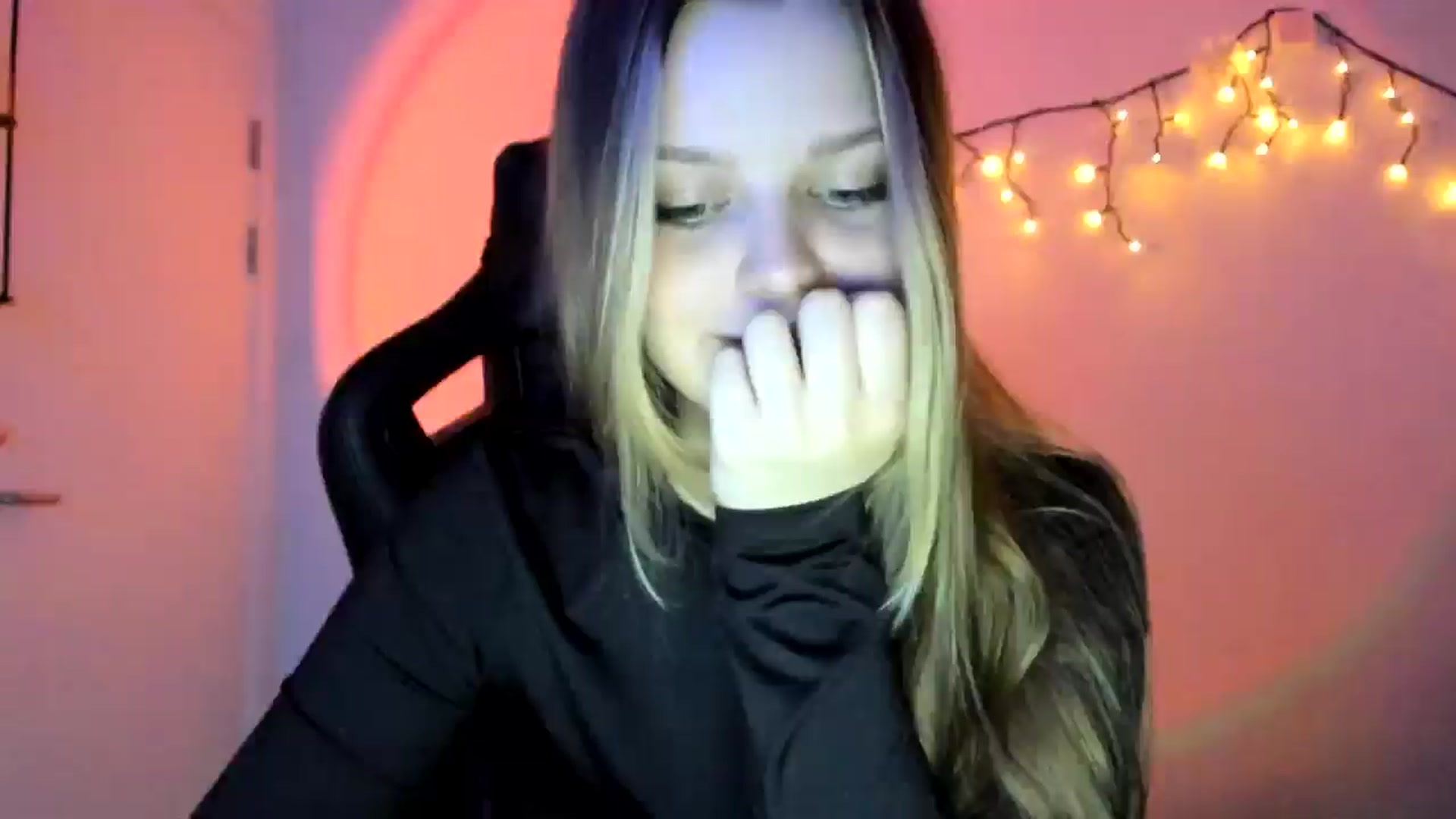 Gallery image thumbnail from Annaneon's myfreecams stream on, 04/22/2026, 19:06 image 11 of 20