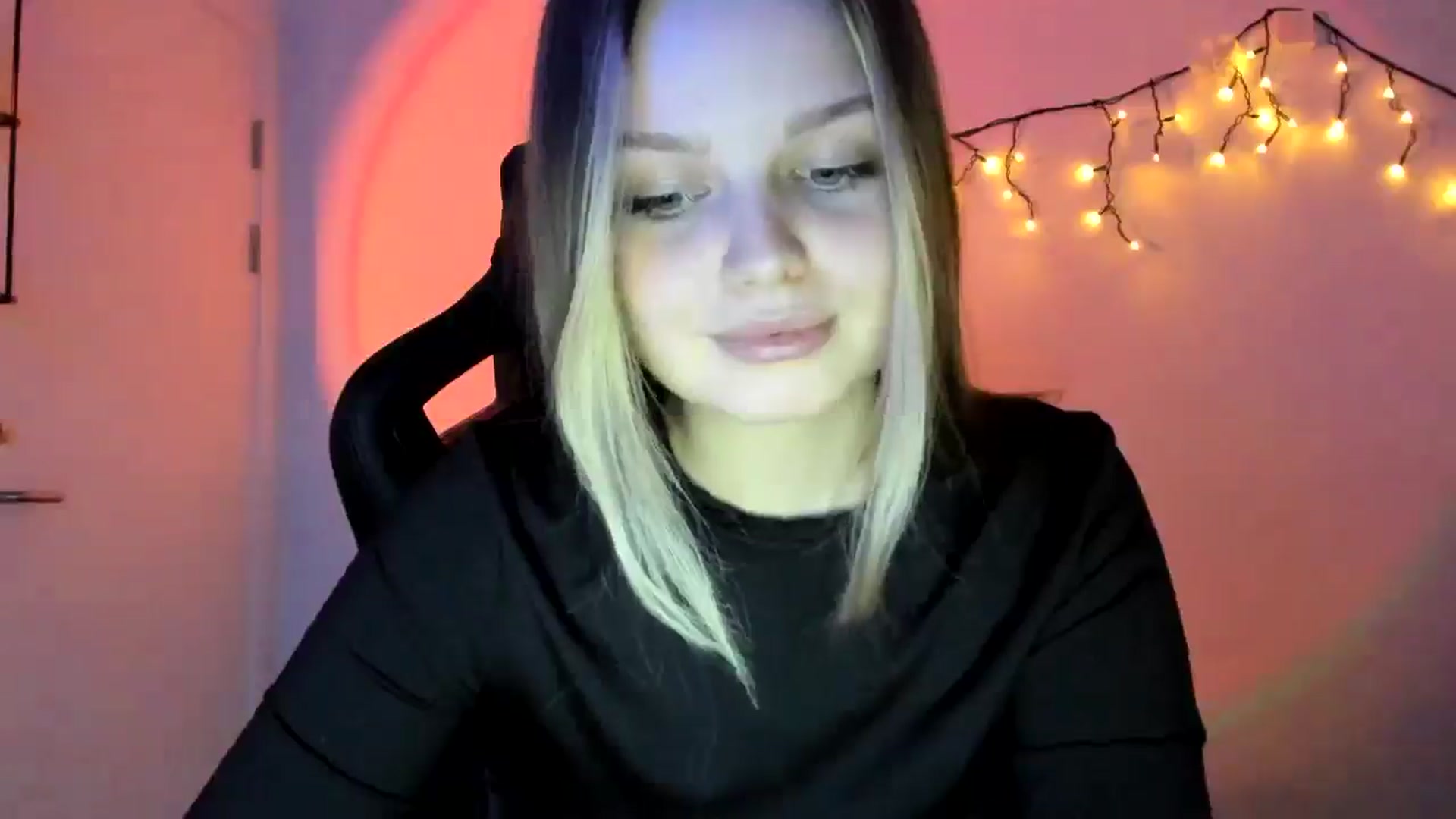 Gallery image thumbnail from Annaneon's myfreecams stream on, 04/22/2026, 19:06 image 13 of 20