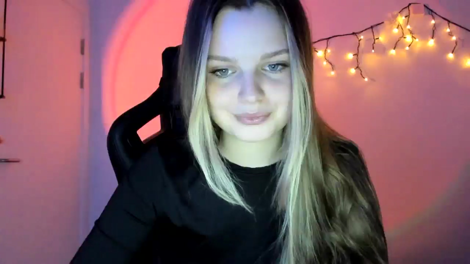 Gallery image thumbnail from Annaneon's myfreecams stream on, 04/22/2026, 19:06 image 7 of 20