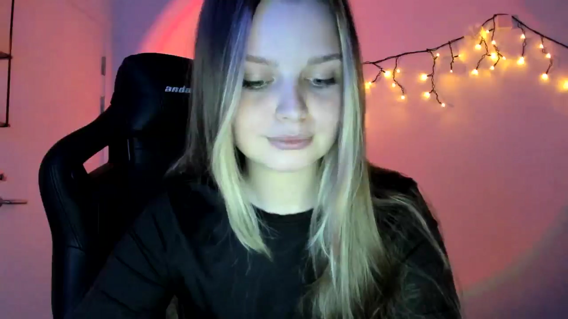 Gallery image thumbnail from Annaneon's myfreecams stream on, 04/22/2026, 19:06 image 18 of 20