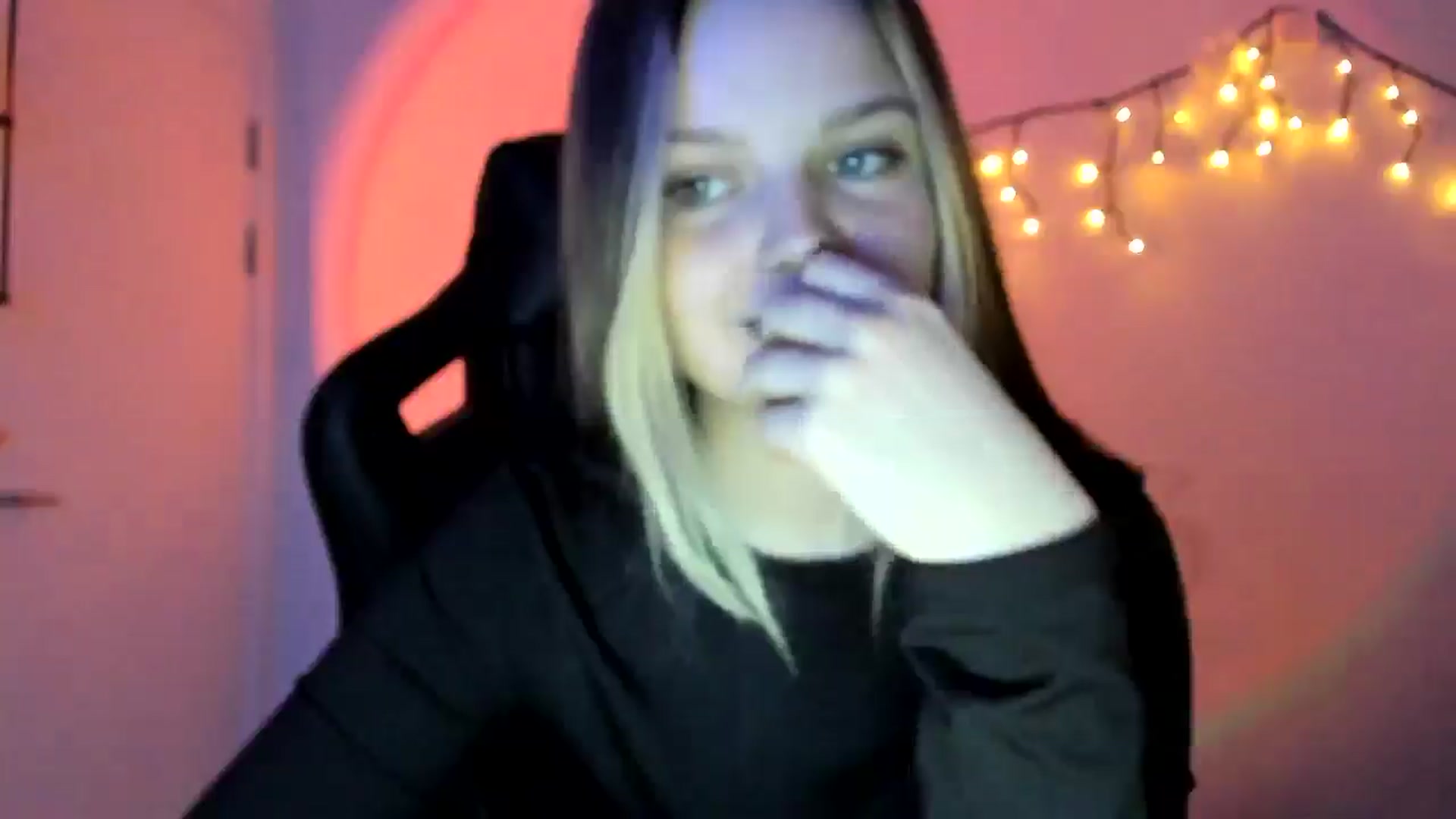 Gallery image thumbnail from Annaneon's myfreecams stream on, 04/22/2026, 19:06 image 14 of 20
