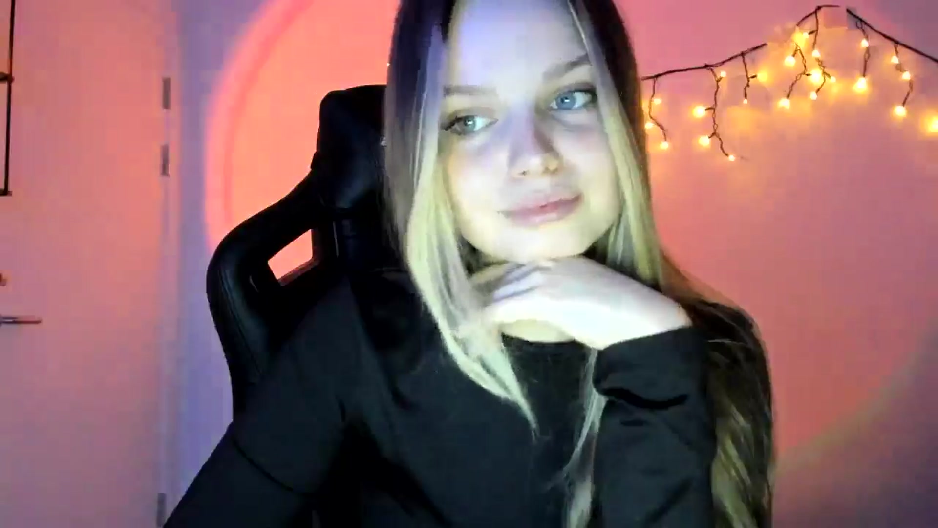 Gallery image thumbnail from Annaneon's myfreecams stream on, 04/22/2026, 19:06 image 10 of 20