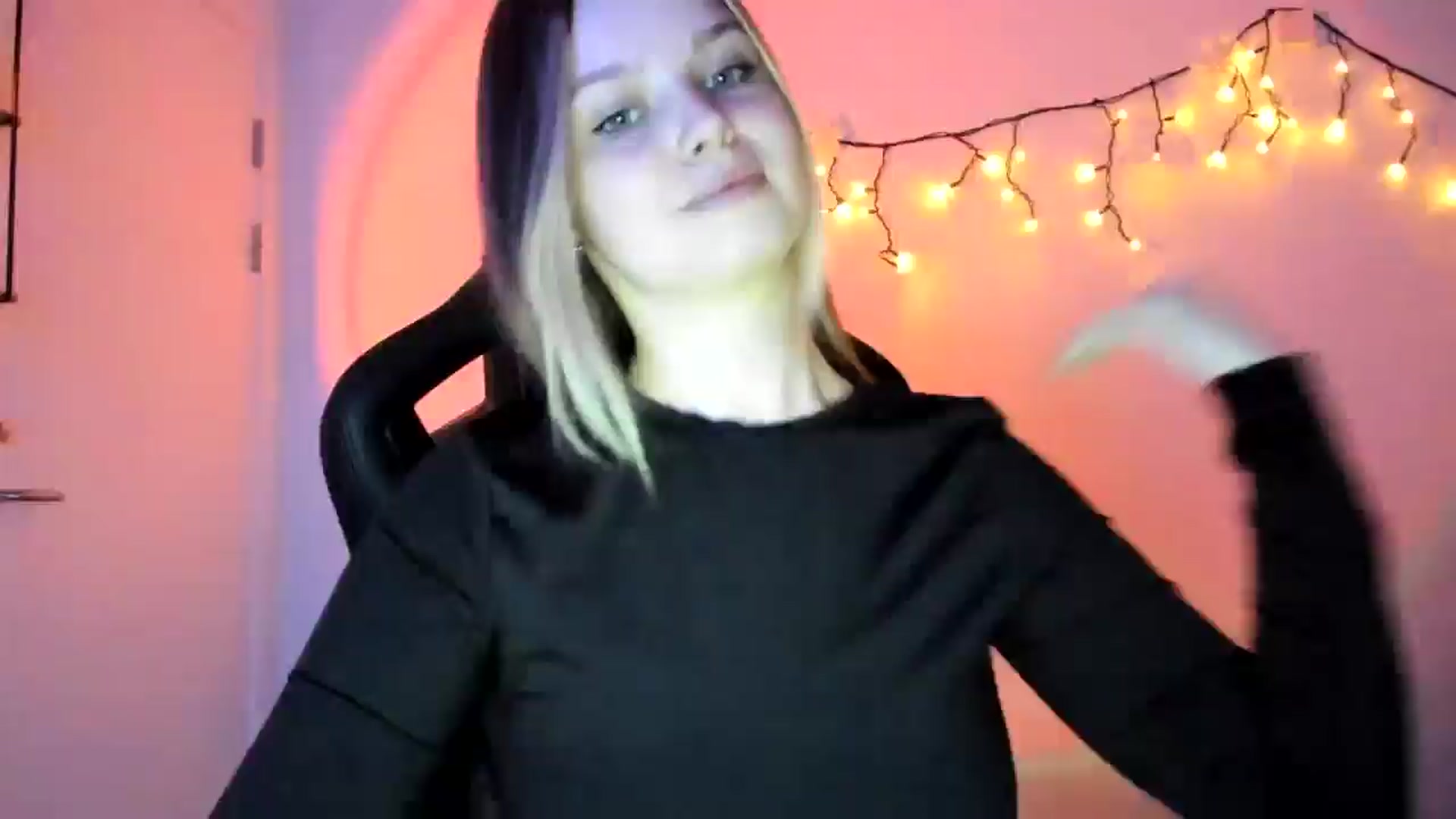 Gallery image thumbnail from Annaneon's myfreecams stream on, 04/22/2026, 19:06 image 12 of 20