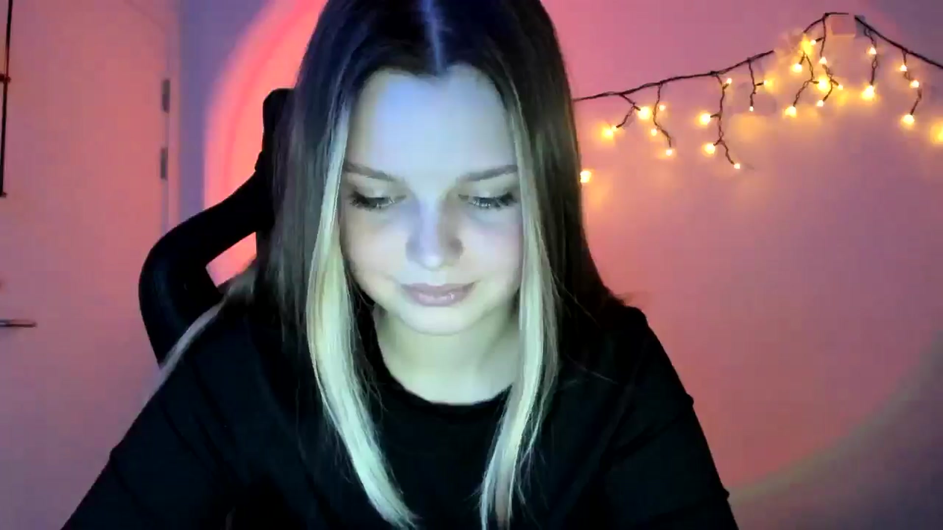 Gallery image thumbnail from Annaneon's myfreecams stream on, 04/22/2026, 20:11 image 20 of 20
