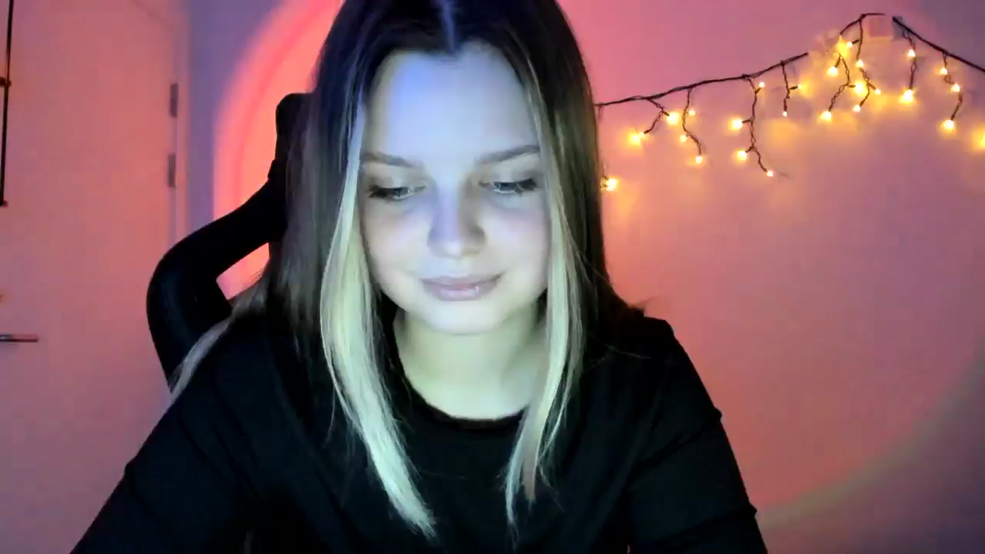 Gallery image thumbnail from Annaneon's myfreecams stream on, 04/22/2026, 20:11 image 17 of 20