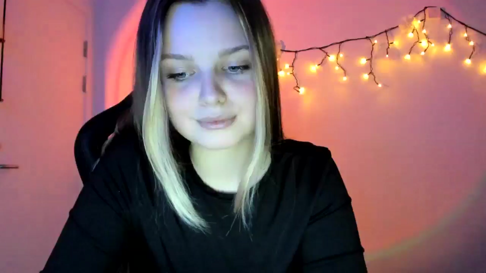 Gallery image thumbnail from Annaneon's myfreecams stream on, 04/22/2026, 20:11 image 10 of 20