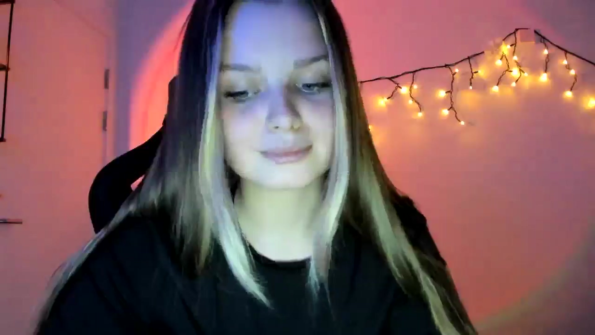 Gallery image thumbnail from Annaneon's myfreecams stream on, 04/22/2026, 20:11 image 3 of 20