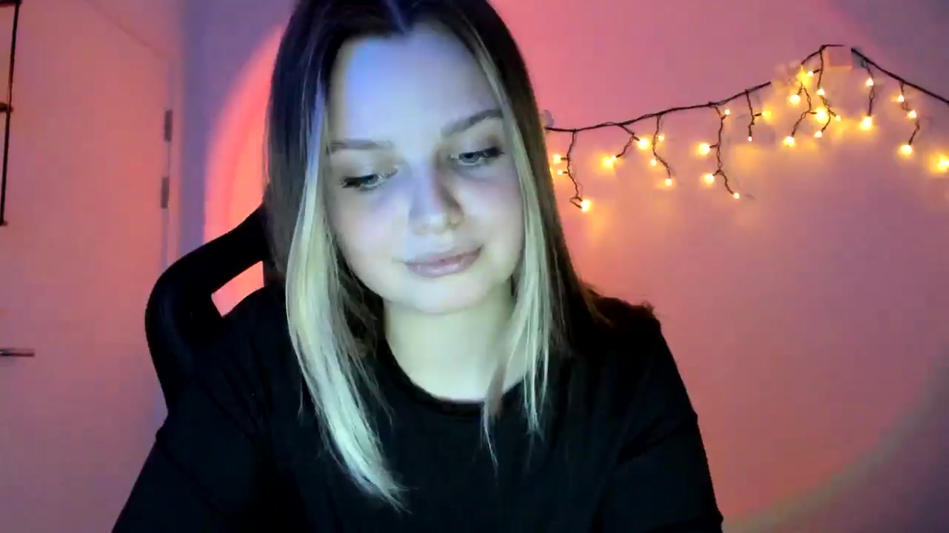 Gallery image thumbnail from Annaneon's myfreecams stream on, 04/22/2026, 20:11 image 8 of 20